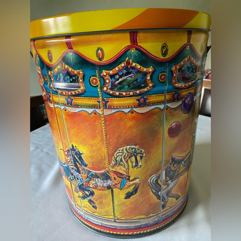 Gorgeous RARE Vintage Mari Pritchard Collector’s Carousel Bertel’s Can Co Tin - Picture 5 of 12